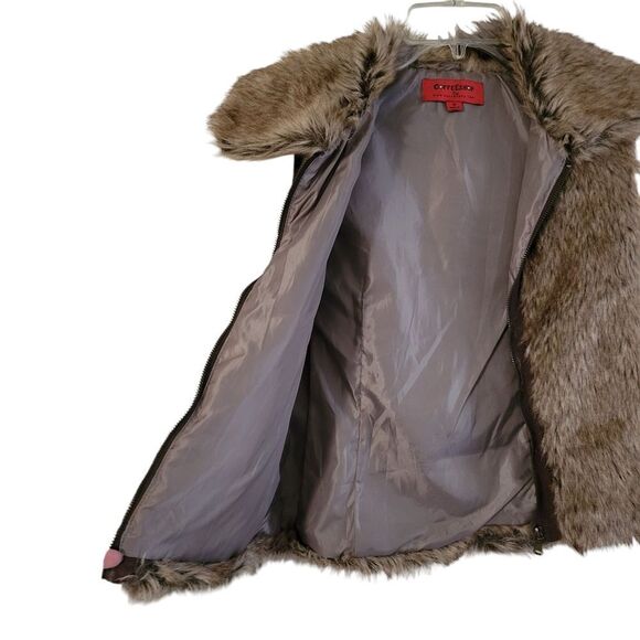 Coffee Shop Brown Faux Fur Vest Sleeveless Design - Picture 3 of 5